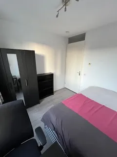 Room for rent on Zuidlarenstraat in Den Haag
