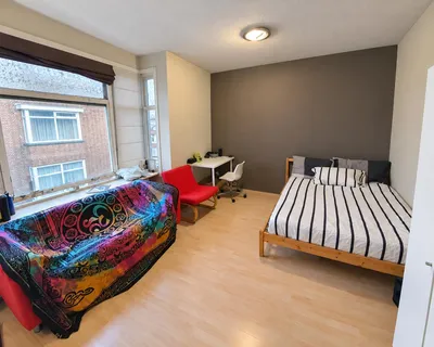 Room for rent on Boele van Hensbroekstraat in Den Haag